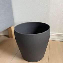 Persillade Dark Grey Plant Pot