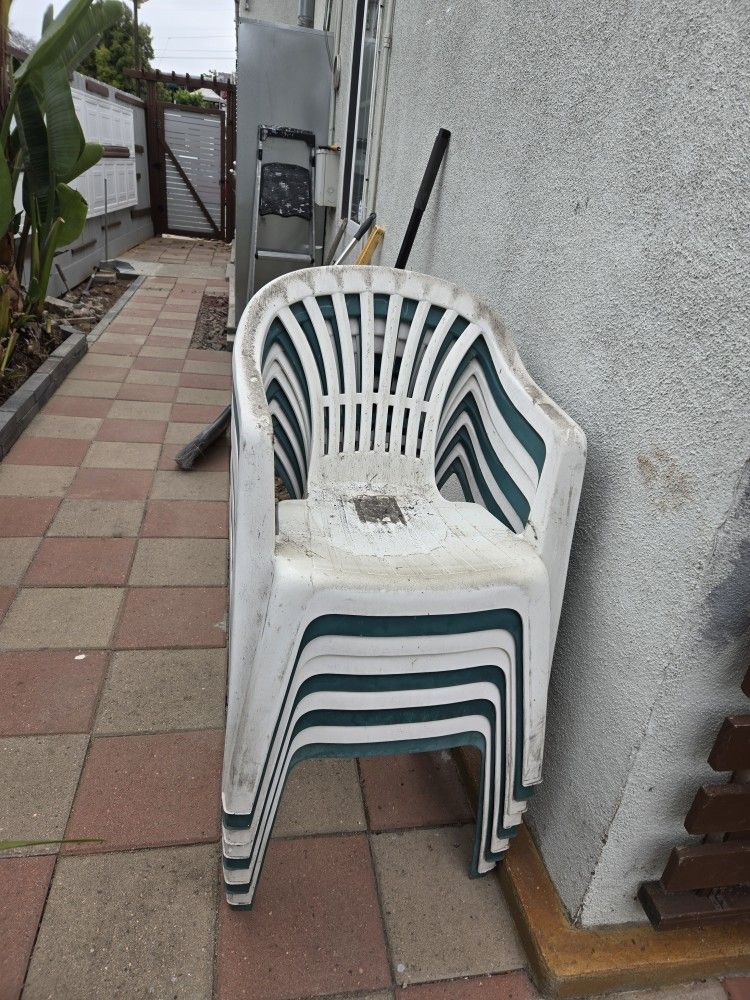 9 Chairs