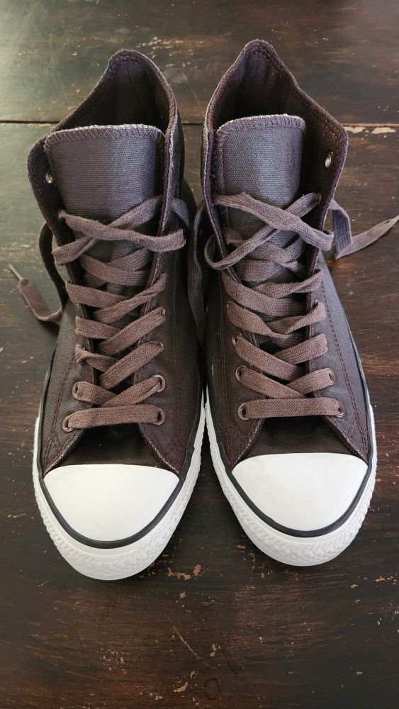 RARE Burgundy Converse All Stars High Top Trainers With Burgundy Logo And Black Bottoms