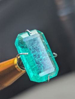 7.5 Ct Certified Colombian Green Emerald