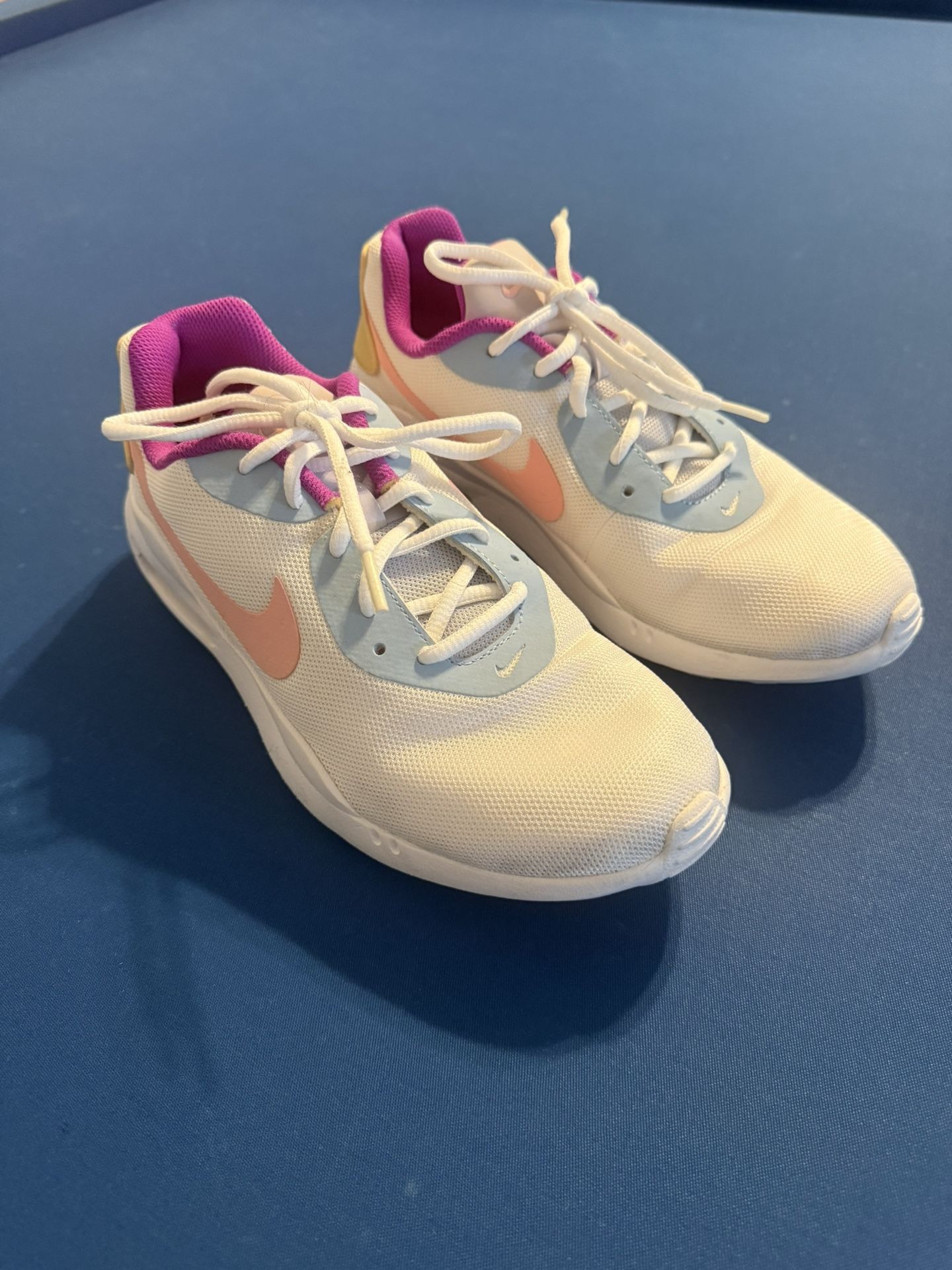Women’s Nike Shoes 9