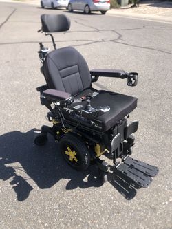 Wheelchair with Attendant Joystick, Led lights , Power tilt, Recline,& Leg Rest. NO elevator