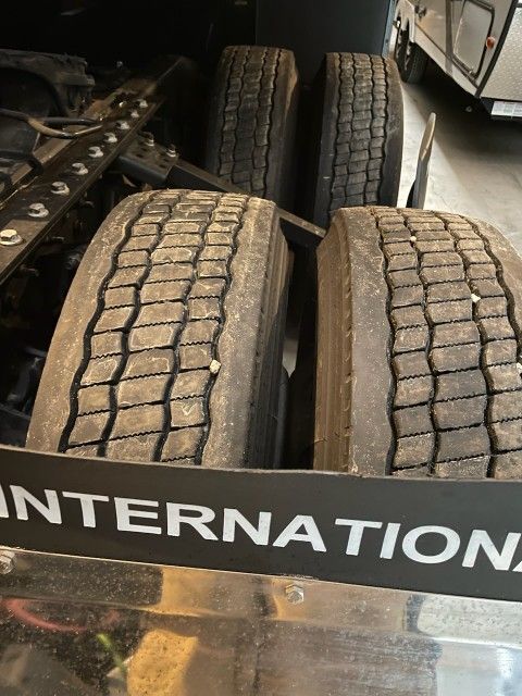 International LT625