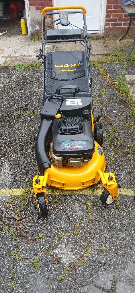 Cub Cadet 21 Inch Self Propelled Lawn Mower 