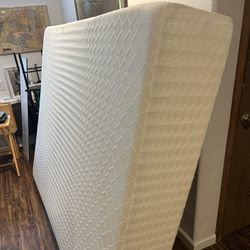 Queen Size Ashley Chime 12 Inch Medium Firm Memory Foam Mattress