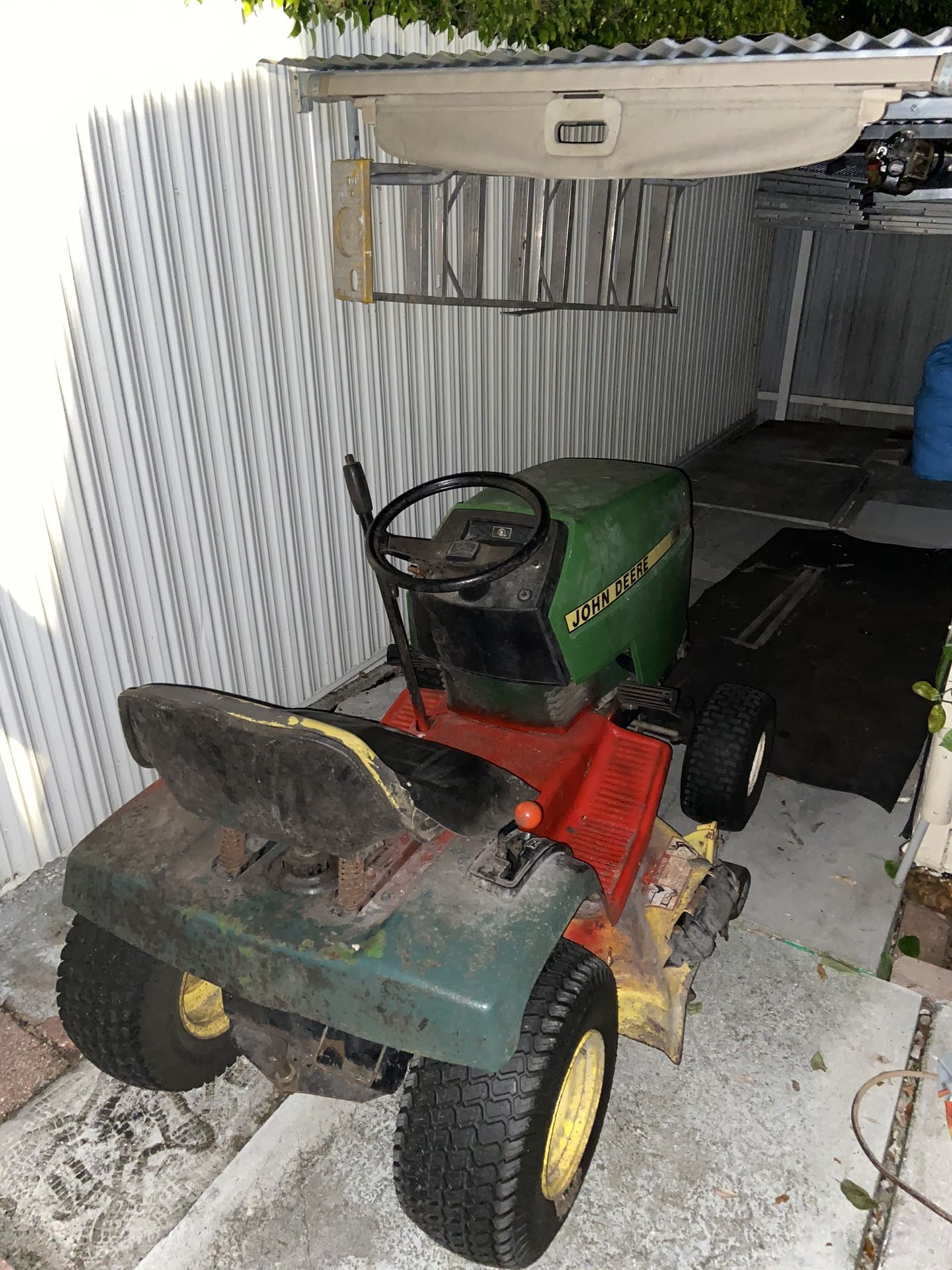 Lawn mower tractor john deere