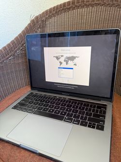 Apple MacBook Pro 13” (2018) – Touch Bar – 4 Thunderbolt 3 Ports
