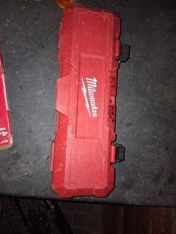 Milwaukee EXACT 1/2 in. to 2 in. Hand Ratchet Knockout Set. 