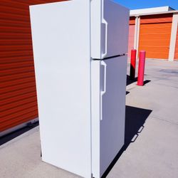 Free Delivery Top Freezer Refrigerator GE 18 CuFt 28 Wide Super Clean Works Perfect Fridge