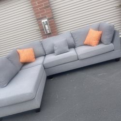 Beautiful Gray Sectional Couch 