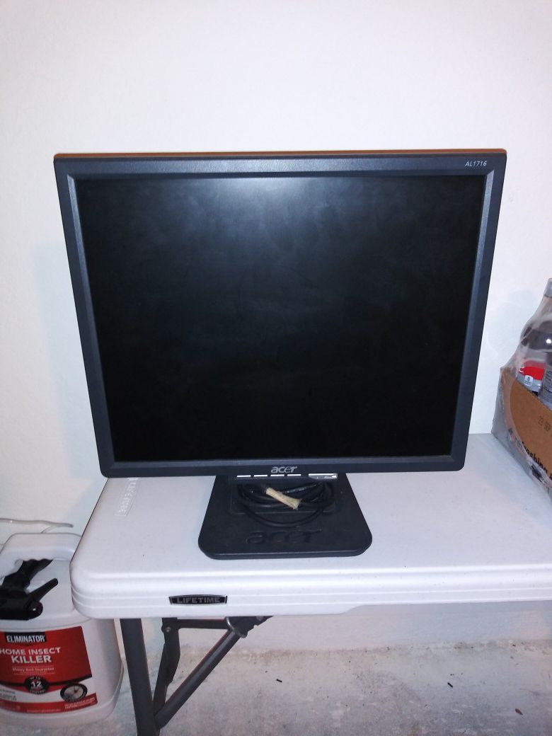 17" Accer computer monitor