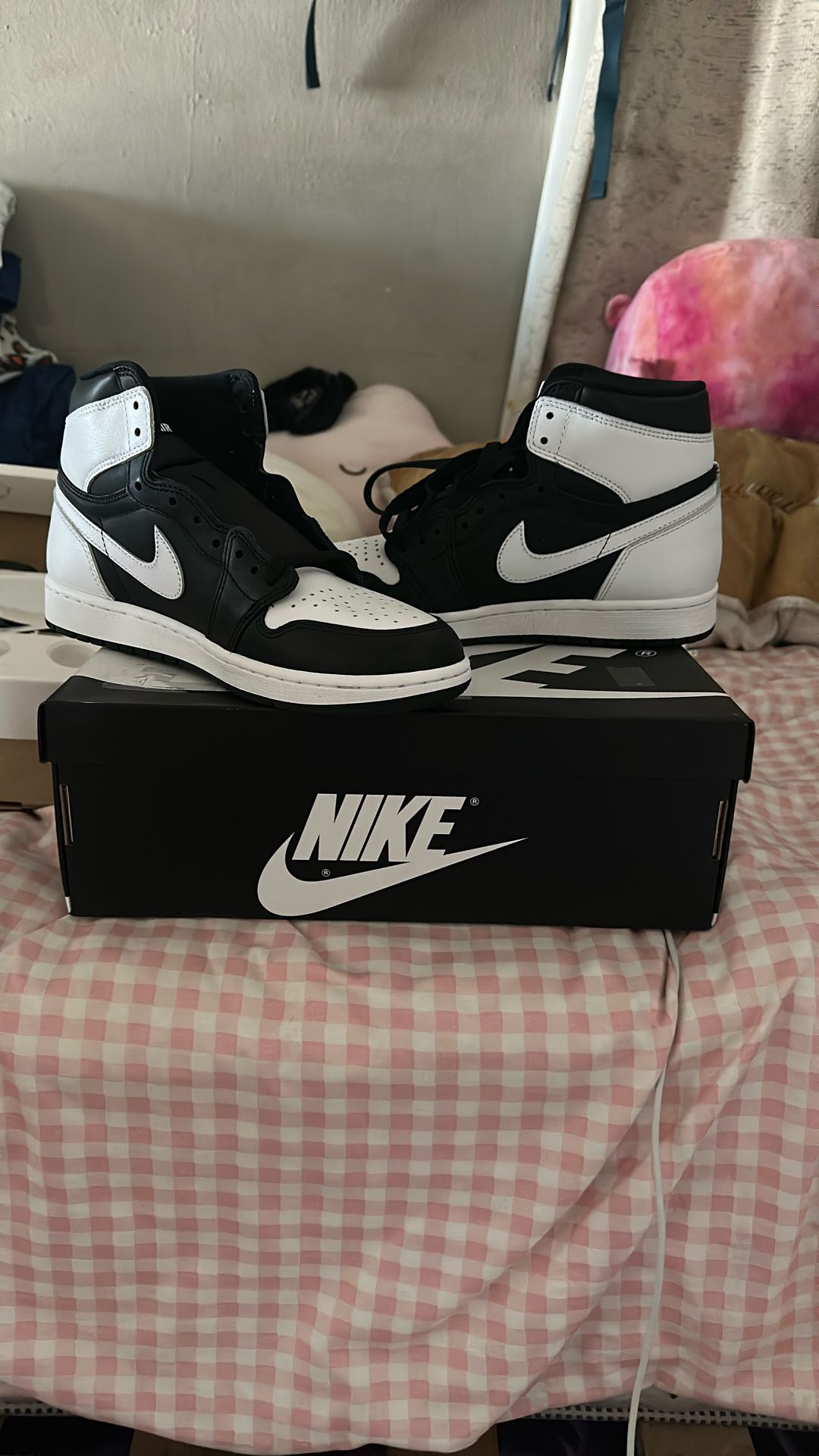 Jordan 1 Retro High OG Black White