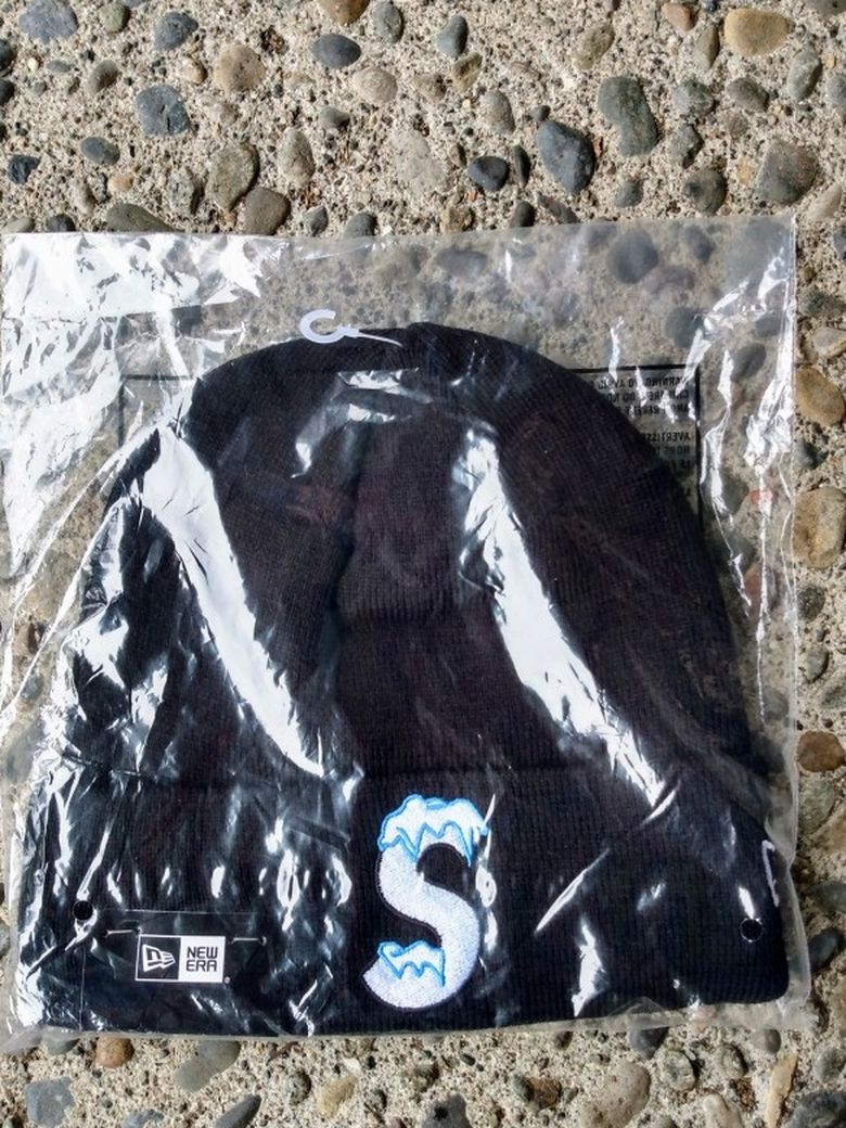 Supreme New Era Icy Beanie Back DS