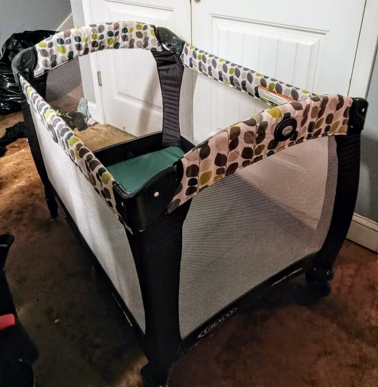 Graco pack And Play Playard! Never Used! Mint Condition.