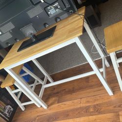 Dinette Table And 2 Stools
