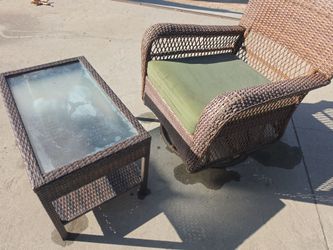 Expensive patio chair plus table  400
