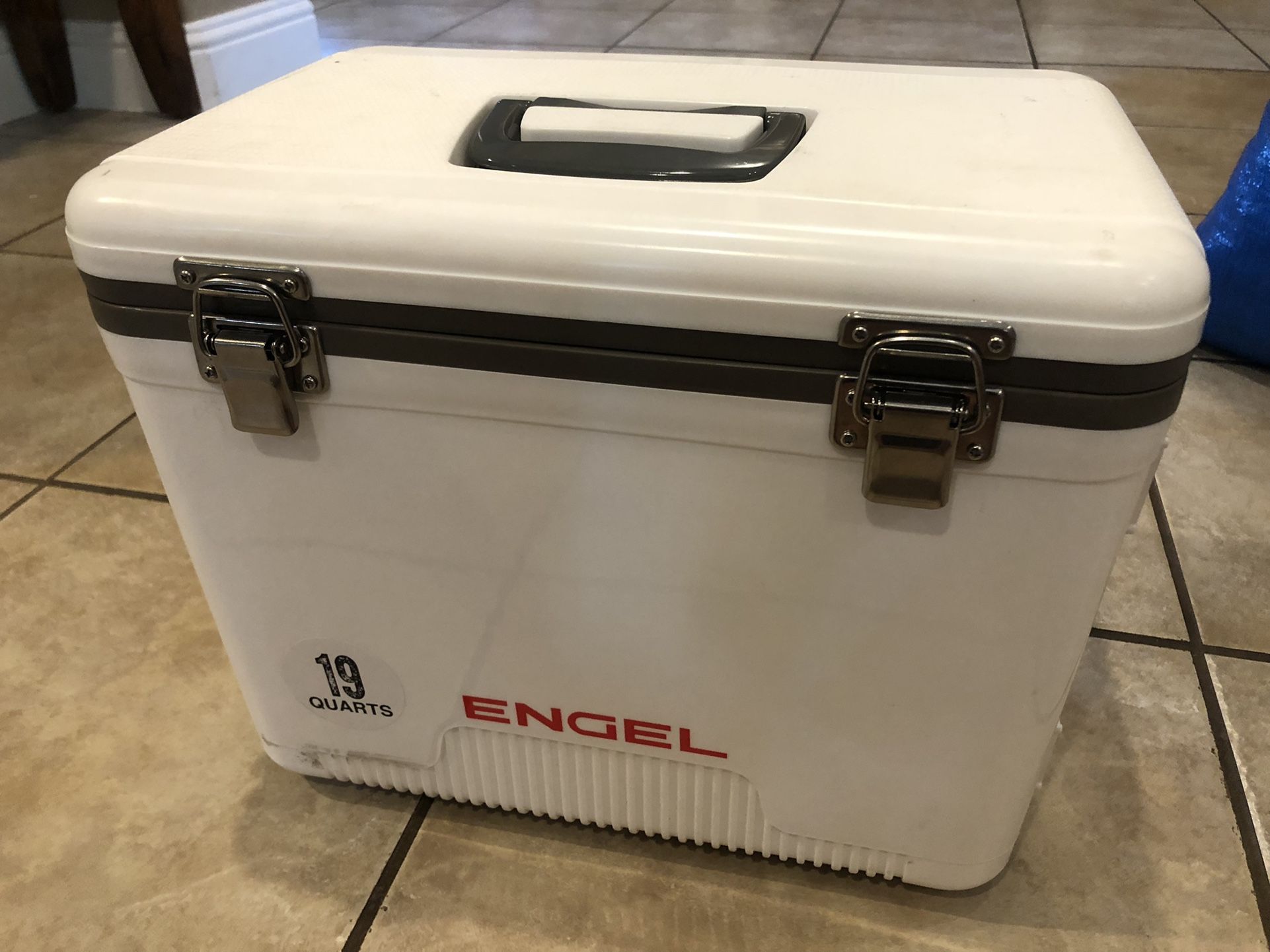 Engel Cooler / Dry Box Cooler 19 Quart Fishing Rod Holder Yeti Rtic