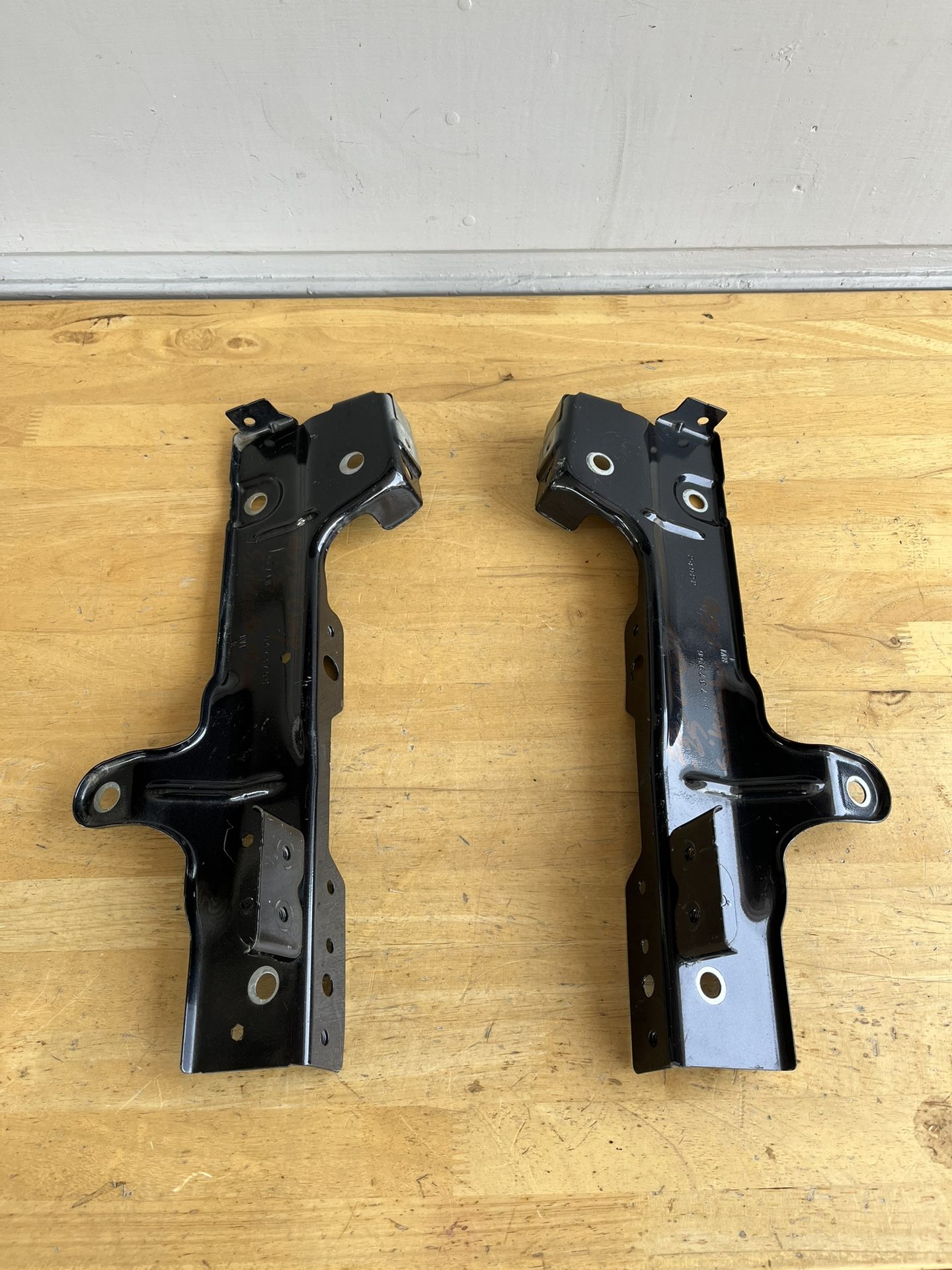 2022-2025 Chevrolet Silverado Headlights Brackets Left & Right Oem