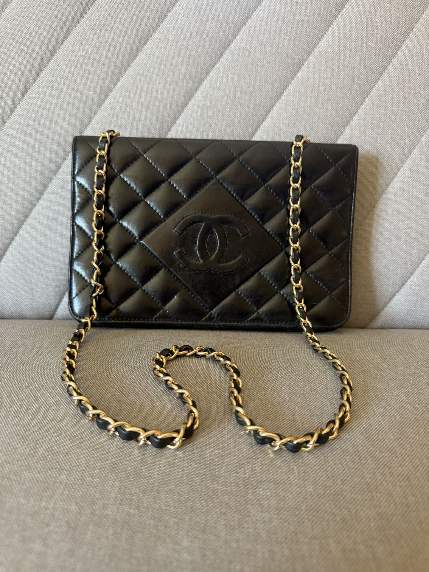 100% Authentic CHANEL Lambskin Envelope Crossbody Bag – Classic Black & Gold Quilted Design