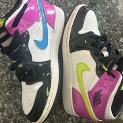 Nike Air Jordan 1 Mid SE White Cyber Active Fuchsia SIZES 5Y