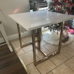 Dining Table Sparkling Quartz Top And Gold Frame 500$