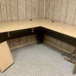 L Shaped Desk & Office Chair! **MOVING, MUST GO!! NEW LOWERED PRICE!!**