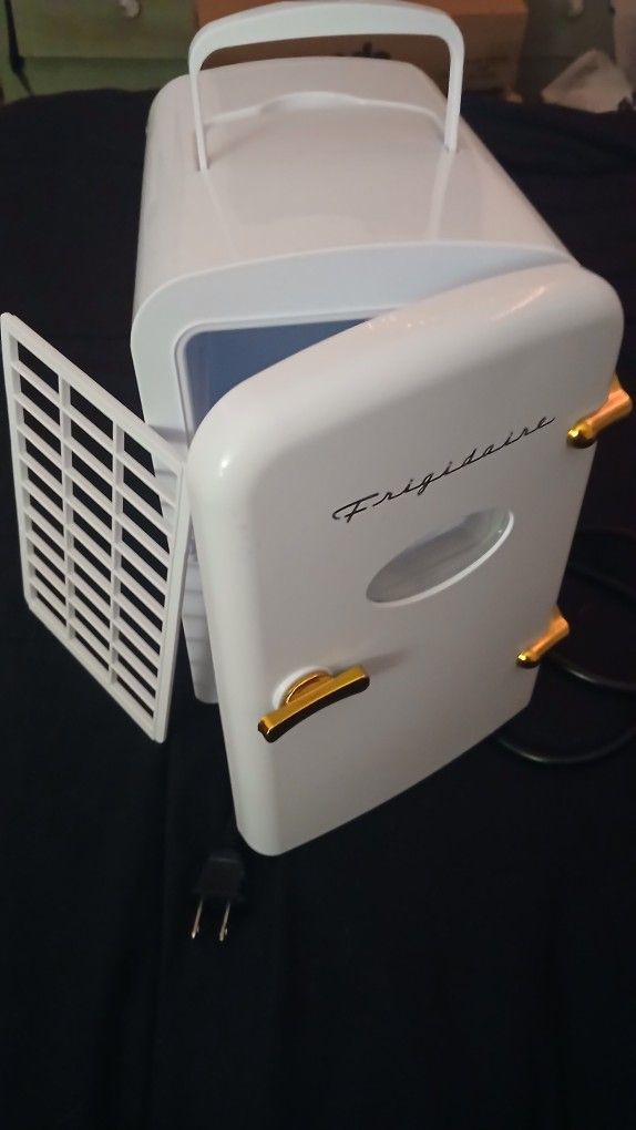 Frigidaire 6 Can Tetro Mini Fridge