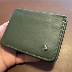 Like New Bellroy Hide and Seek Wallet