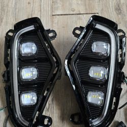 2Pcs Car LED Daytime Running Light Fog Lamp Front Bumper Lamp DRL Turn Signal Light for Toyota RAV4 2019 2020 2021