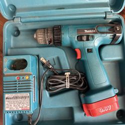 Makita 9.6V Cordless Drill Driver with Battery & Charger + Case 