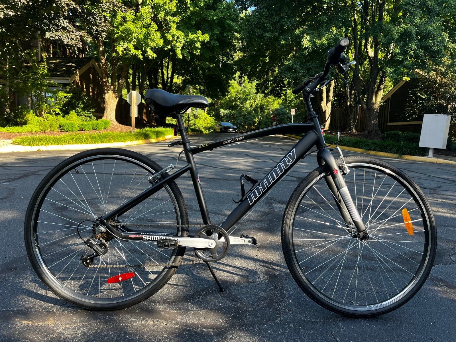 Infinity Boss Three Hybrid Bike