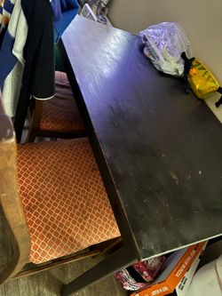 Table with 2 chairs