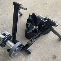 Trek Cyclops Fluid Bike Trainer w/ Wheel Block