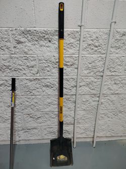 DeWalt 49 in. Fiberglass Handle Flathead Transfer Shovel