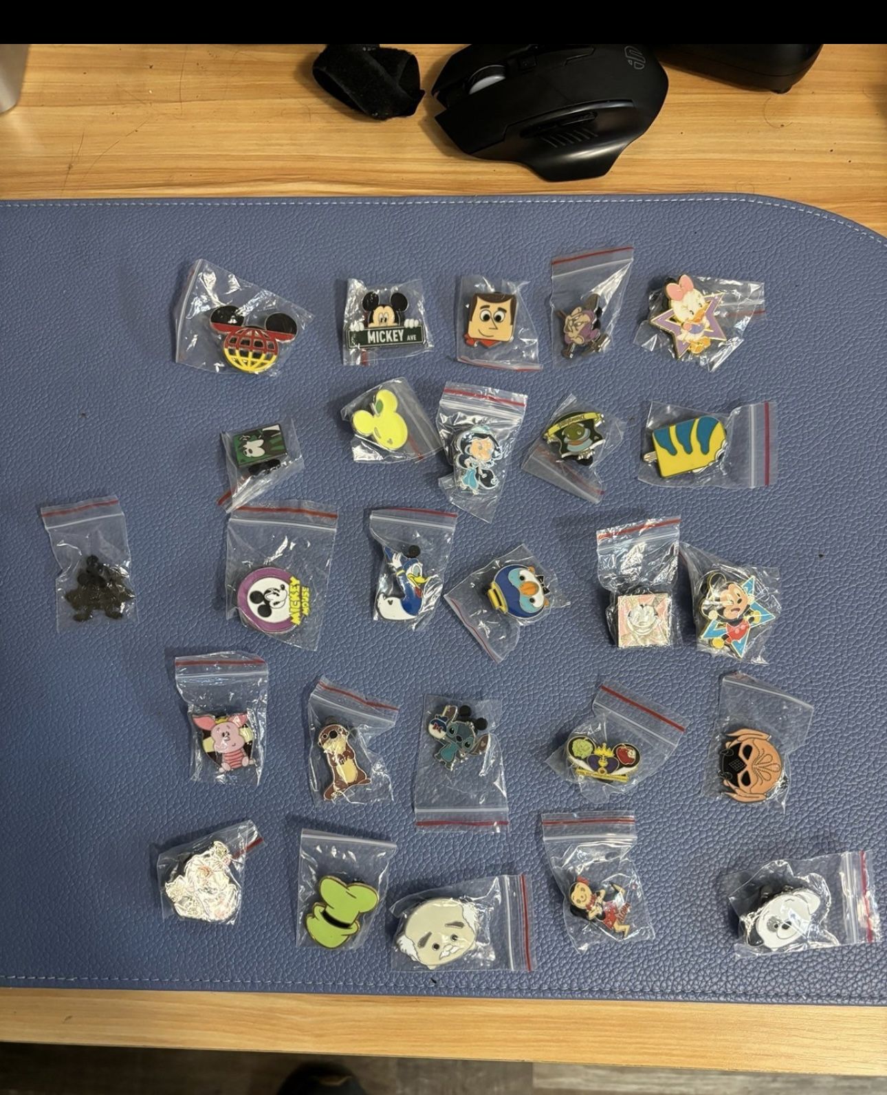 DISNEY PIN TRADING LOT 25,NO DUPLICATES, 100% TRADABLE