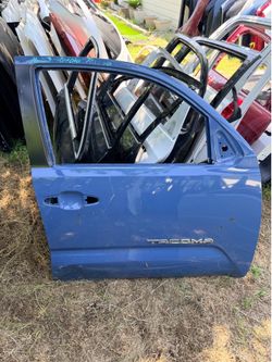 2016-23 TOYOTA TACOMA RH DOOR SHELL OEM