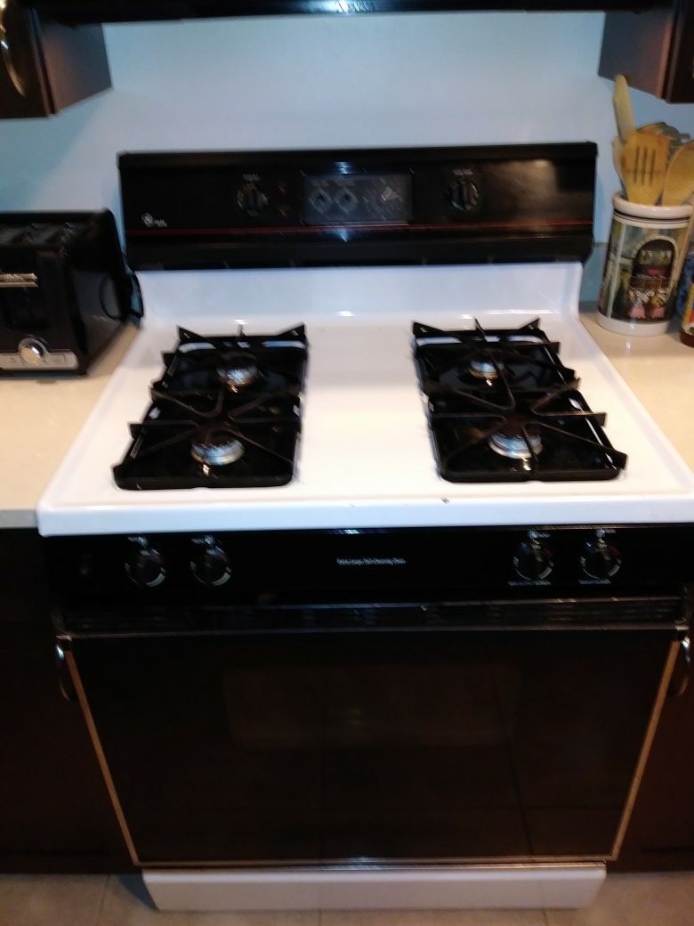 GE XL44 stove ex. lg. oven