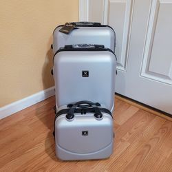 ZIP'N JET Luggage Set of 3. Size 24×16×10 in and 20×14×8 in Suitcase. NEW. 