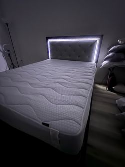 Queen bed w mattress