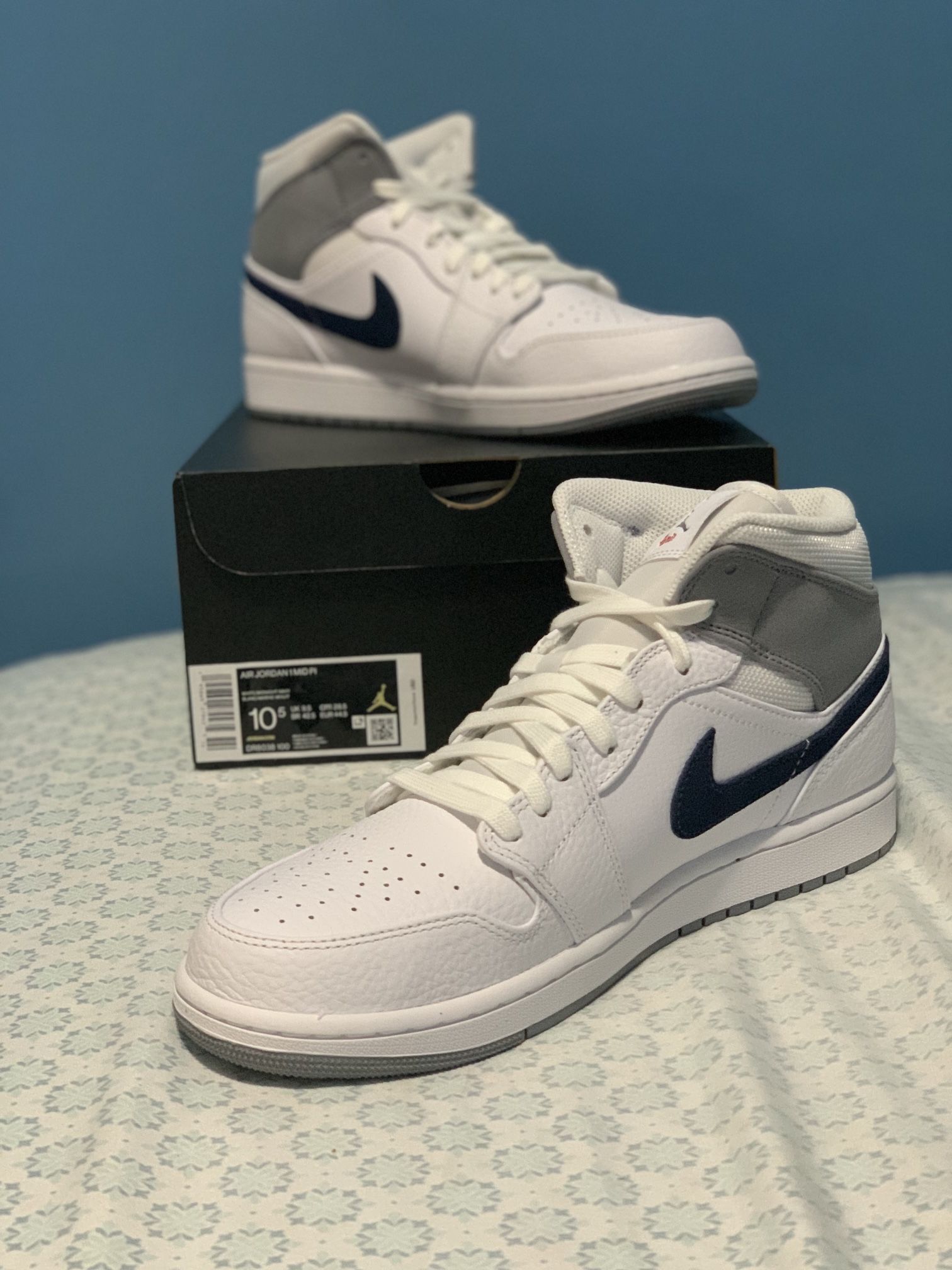 Jordan 1 Mid Paris White