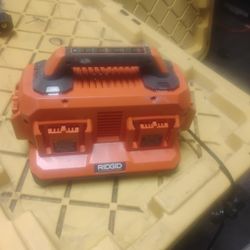 Ridgid 6 Port Battery Charger W/2  Batteries 