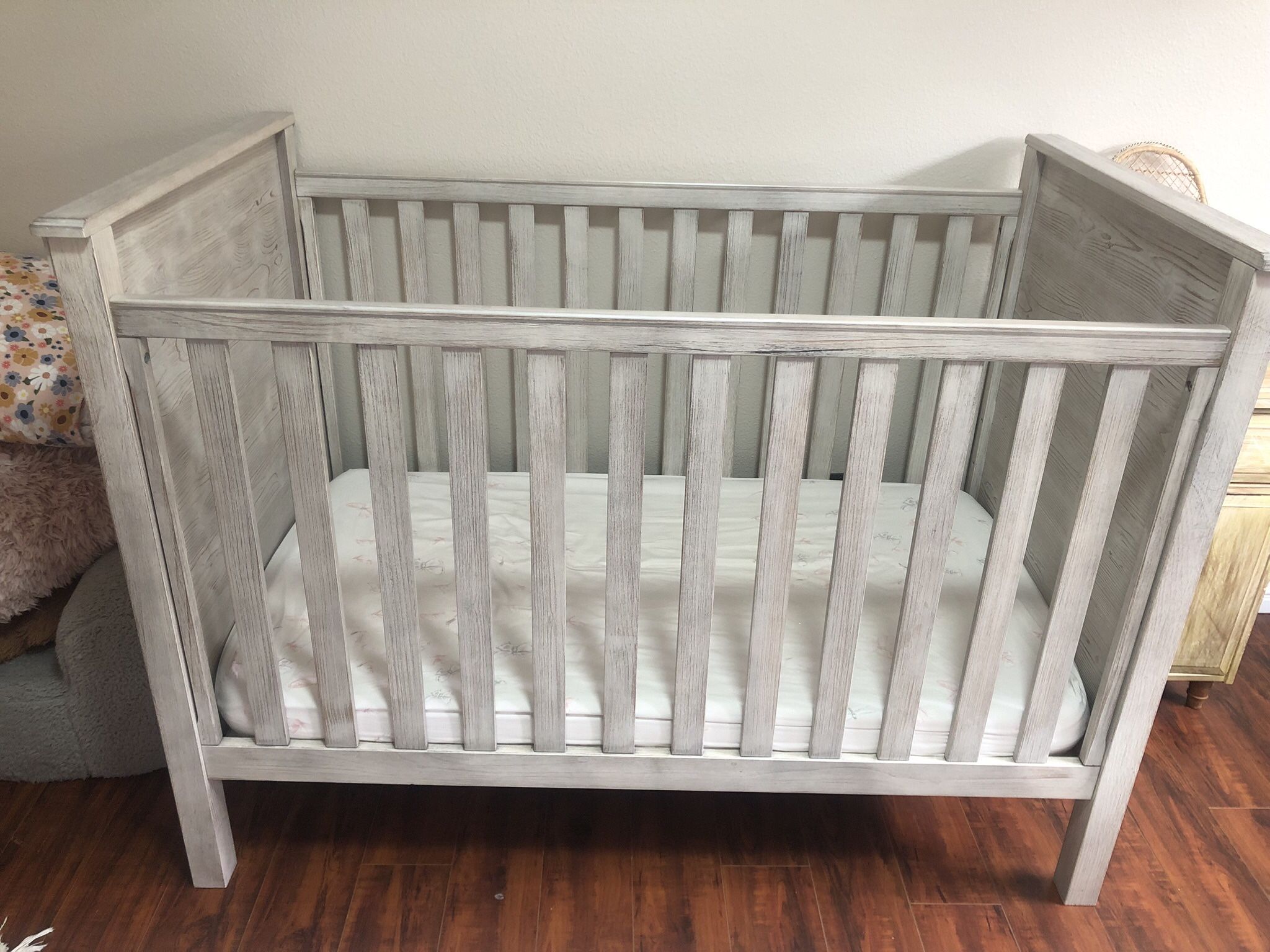 Pottery barn rory convertible crib in weathered
