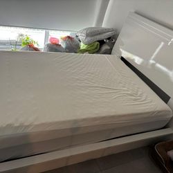 White Queen Bed With Memory Foam Mattress 