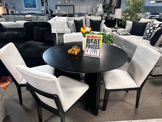 Round black dining set! 🏠🖤✨