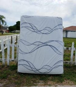 NEW QUEEN-SIZE MATTRESS AND BOX SPRING