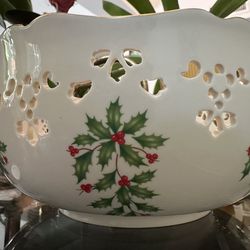 ✨  Lenox Holiday Pierced Bowl – Holly & Berry Collection ✨