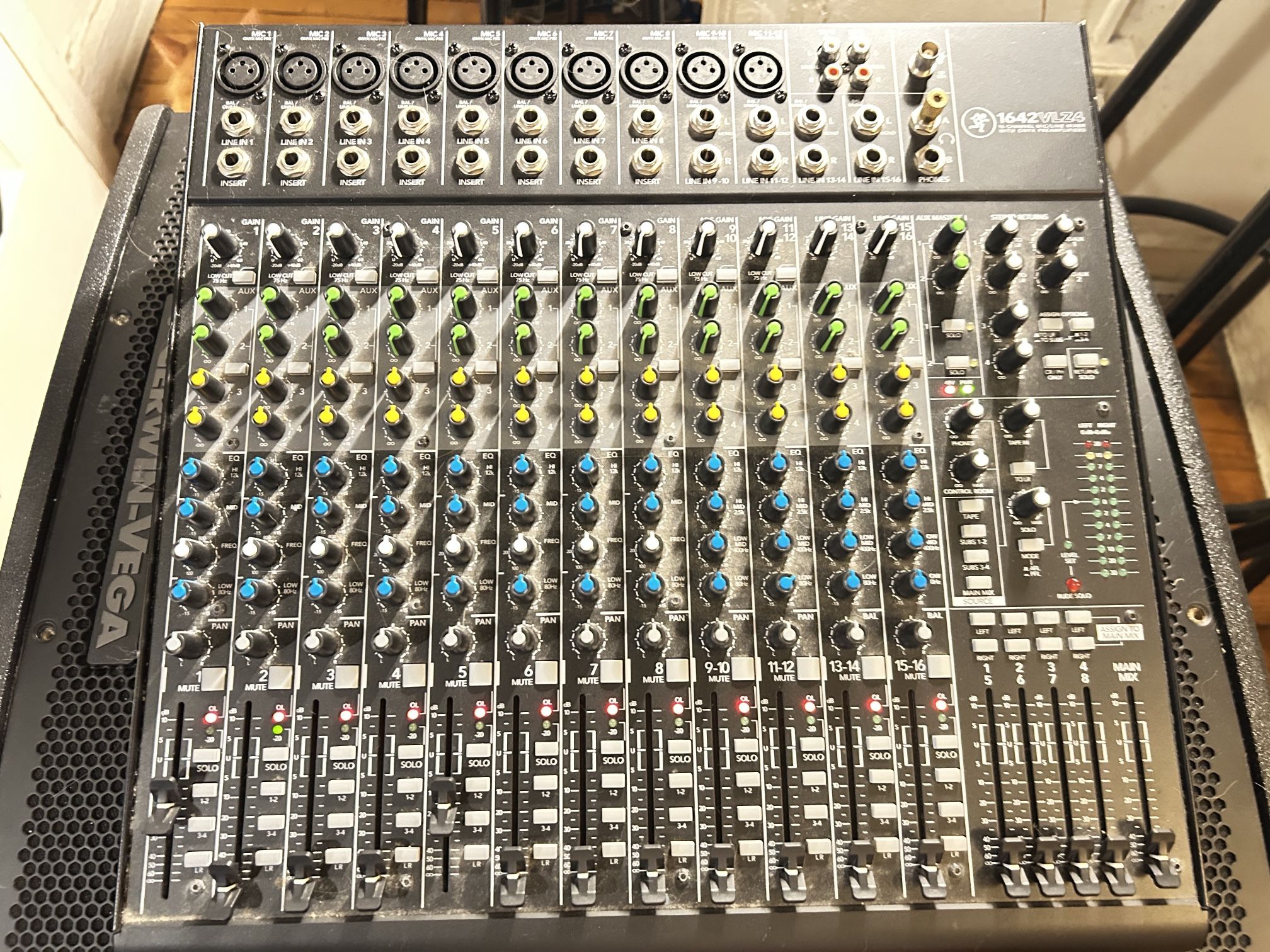 Mackie 1642 VLZ 16 Channel Mixing Console