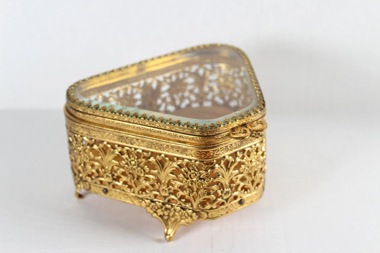 Vintage 1950s 1960s Gold Toned Metal Filigree Victorian Inspired Tabletop Vanity Jewelry Box 