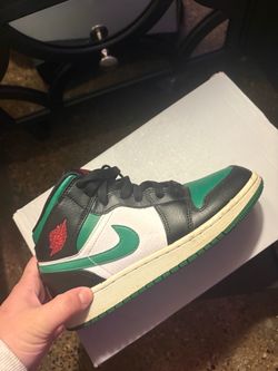 Nike Air Jordan 1 Mid "Pine Green"