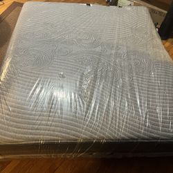 Cal King Beautyrest Black Hybrid Plus